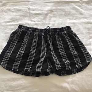 Universal Thread pull on shorts
